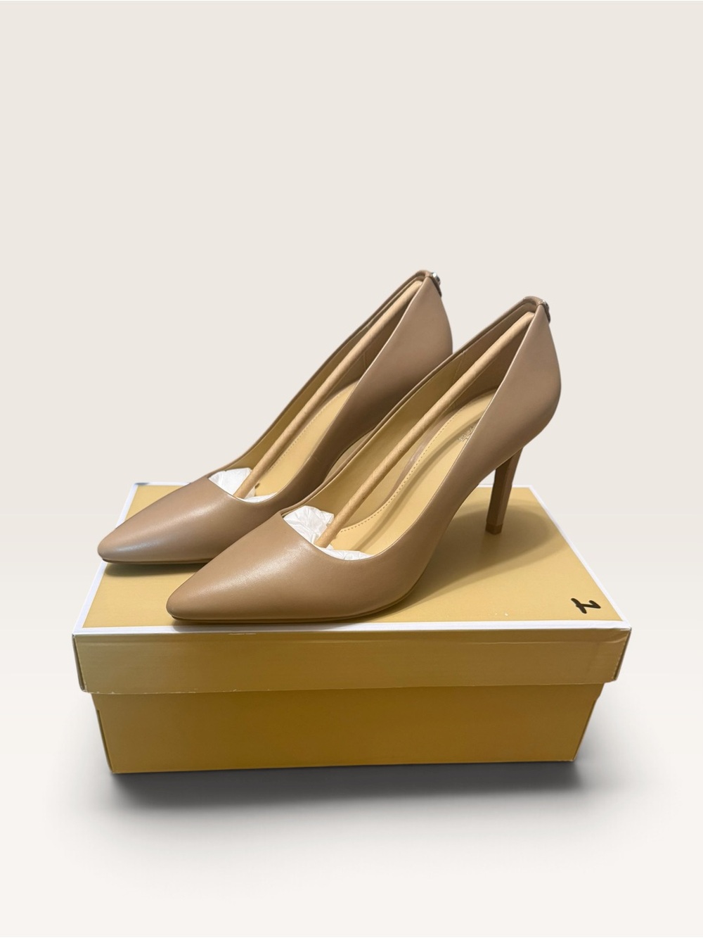 Michael Kors Dorothy Flex Leather Pumps 7M Dark Khaki Quiet Luxury